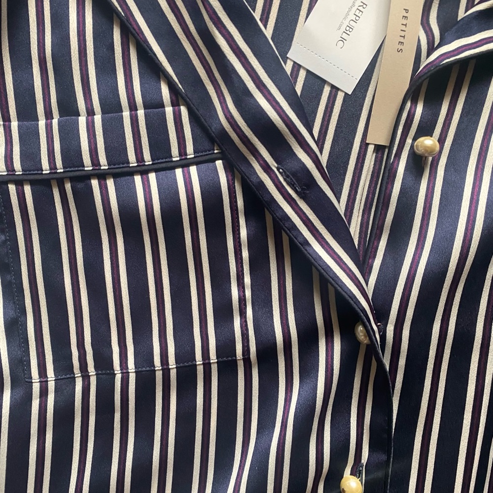 NWT Banana Republic Blouse - Picture 3 of 4